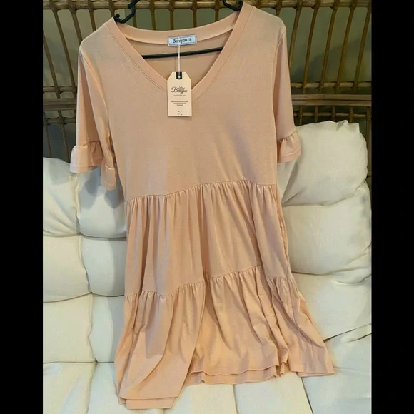 Light peach flowy soft material dress - Picture 1 of 4